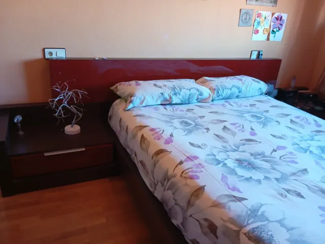 Dormitorio: Cama 1,50 + 2 Mesillas + Cómoda