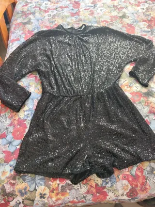 Mono fiesta lentejuelas negro Zara Talla L