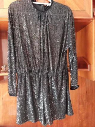 Mono fiesta lentejuelas negro Zara Talla L