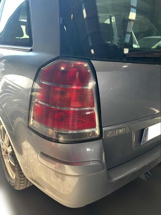 PILOTO TRASERO IZQUIERDO OPEL ZAFIRA B FAMILY 1.9
