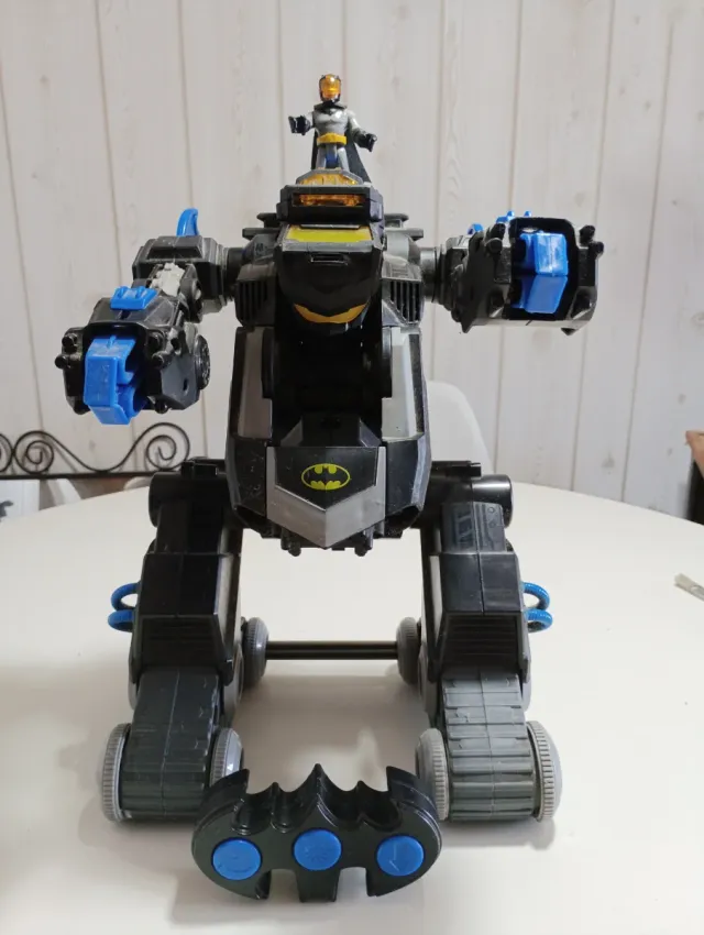 Robot Batimóvil con Figura Batman