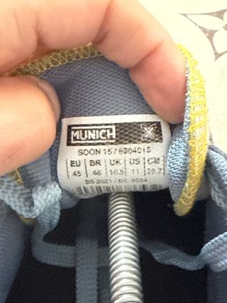 Munich Talla 45 Azul y Amarillo