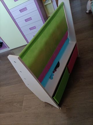 Librería infantil multicolor