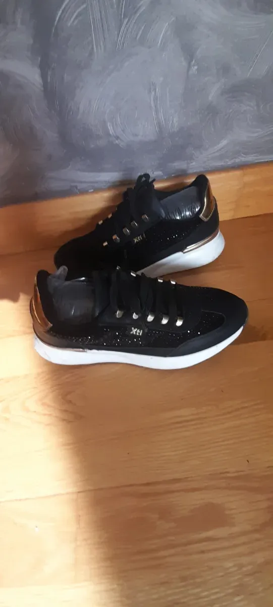 Deportivas XTI Negro/Dorado Talla 38