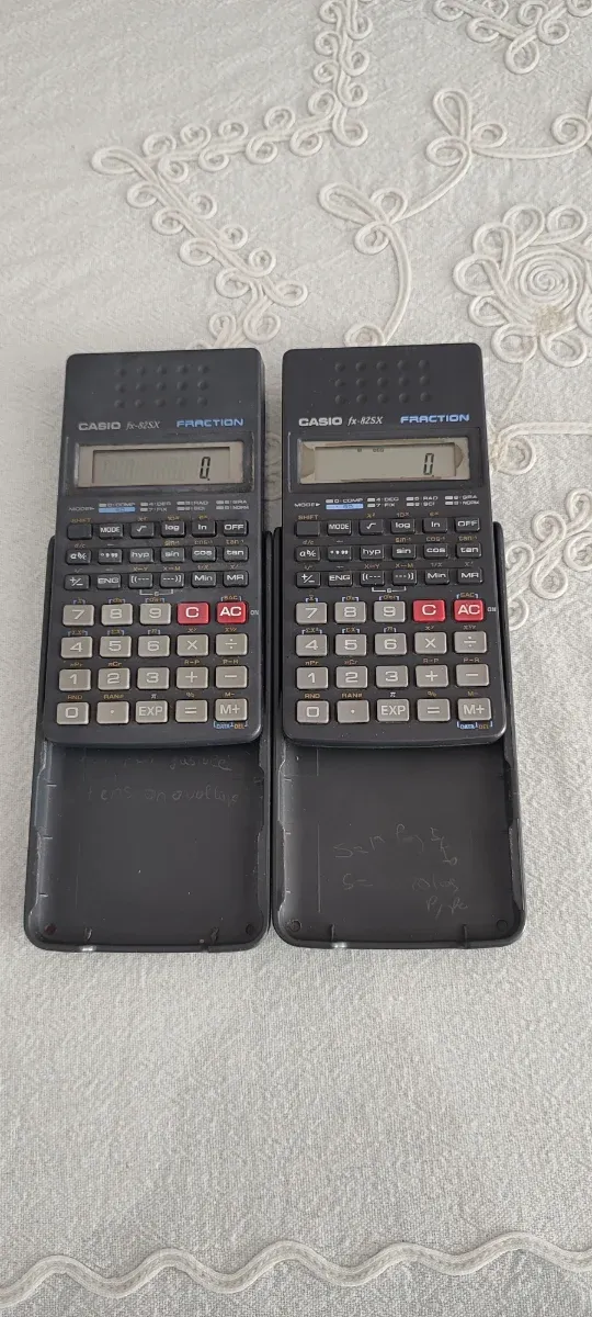 2 Calculadoras Casio fx-82SX