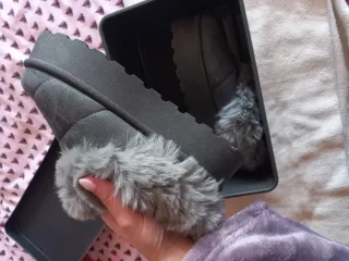 Zuecos invierno mujer grises con pelito