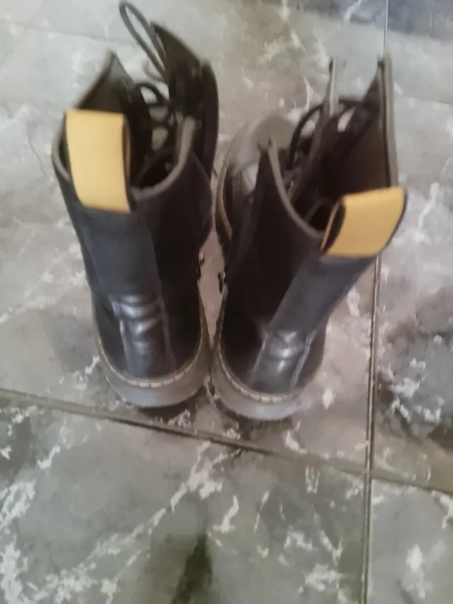 Botas de cuero con cremallera y cordones