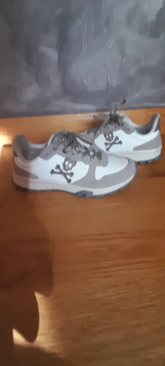 Deportivas Scalpers Talla 38 Gris y Blanco