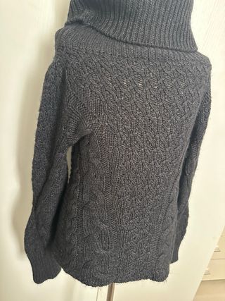 Maglione nero collo alto