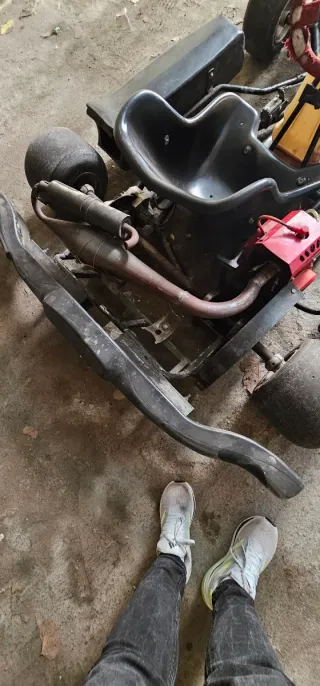 Kart de competición Match 1 con motor Comet 80