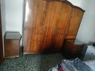 Armario antiguo de madera