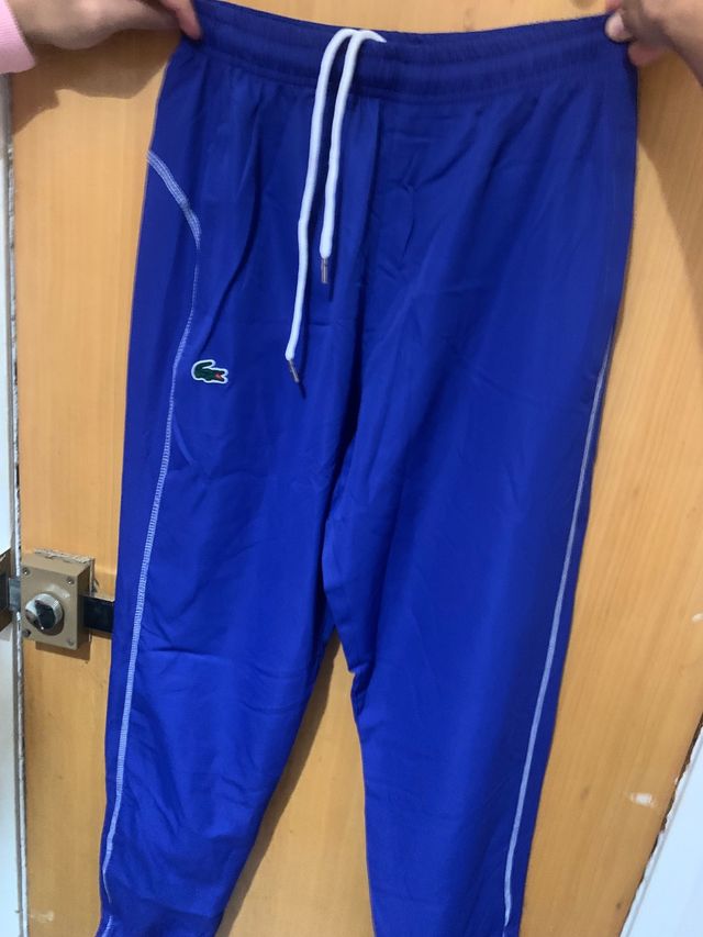 Chaqueta deportiva Lacoste azul y blanca