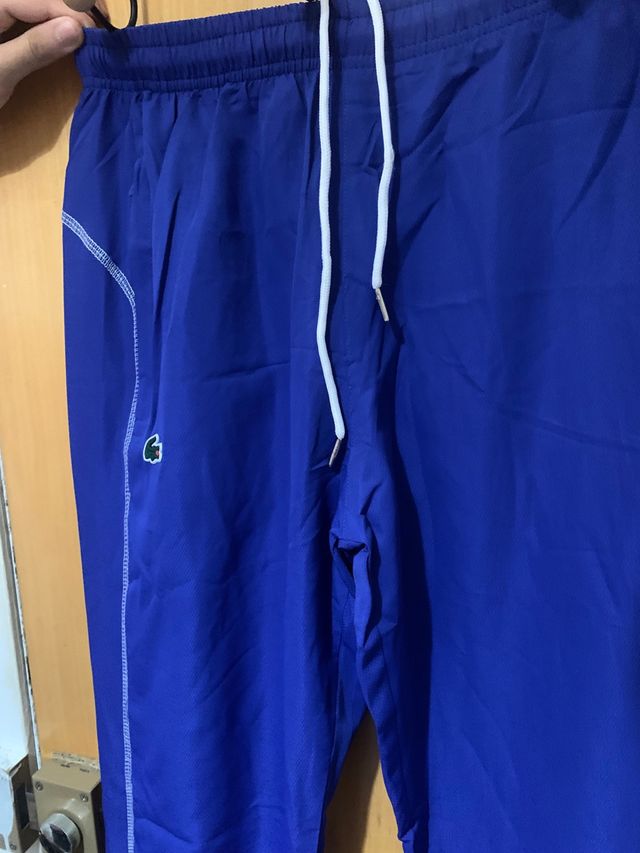 Chaqueta deportiva Lacoste azul y blanca