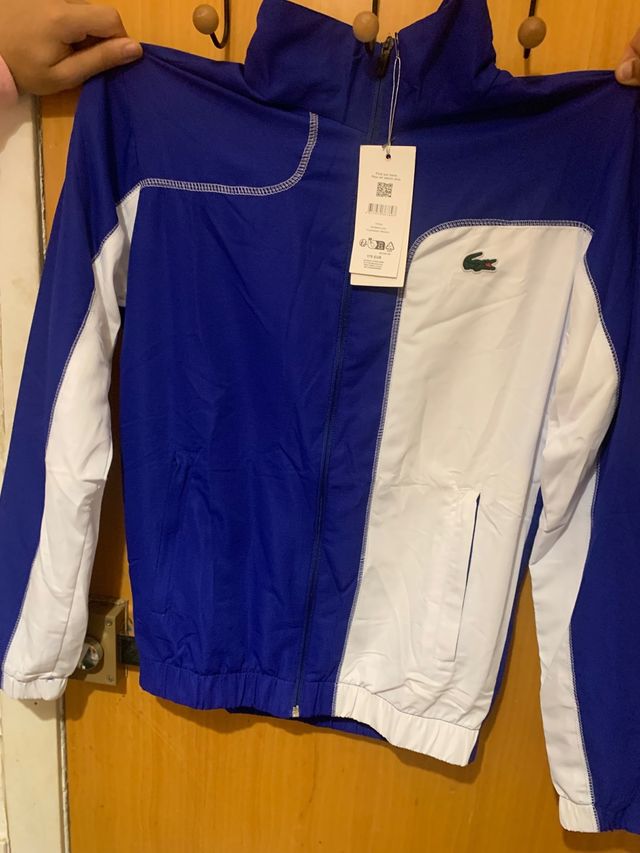 Chaqueta deportiva Lacoste azul y blanca