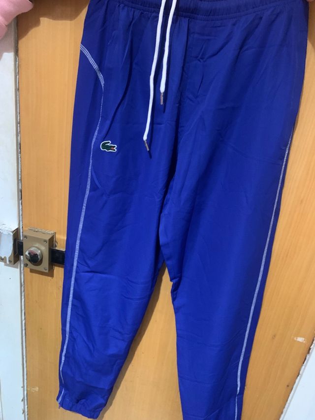 Chaqueta deportiva Lacoste azul y blanca