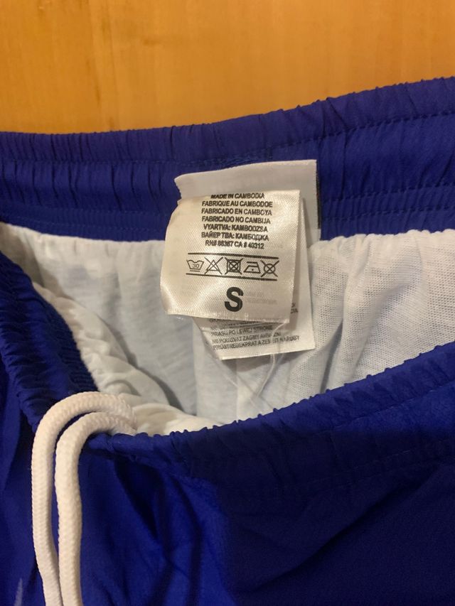 Chaqueta deportiva Lacoste azul y blanca