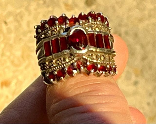 Anello Art Deco in argento e granati cechi