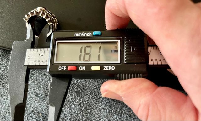 Anello Art Deco in argento e granati cechi