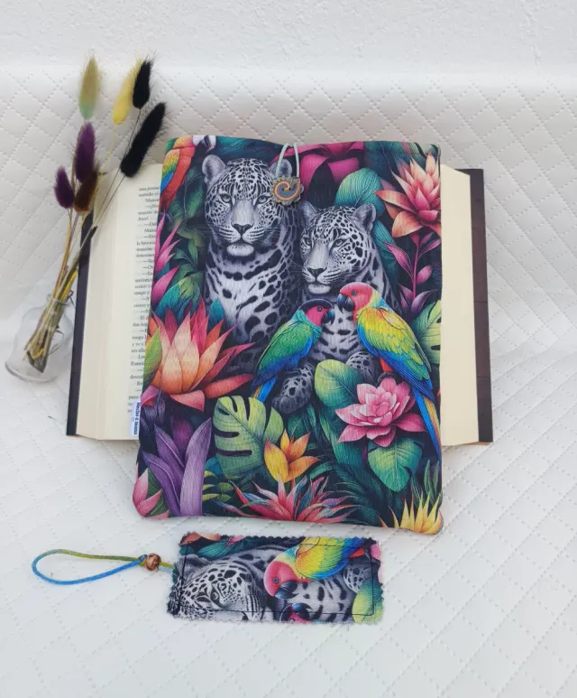 Funda libro y marcapáginas