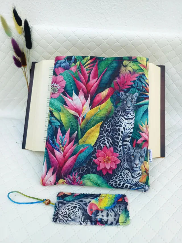Funda libro y marcapáginas