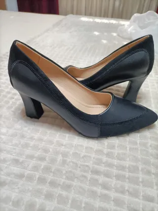 Zapatos de tacón negros sin estrenar