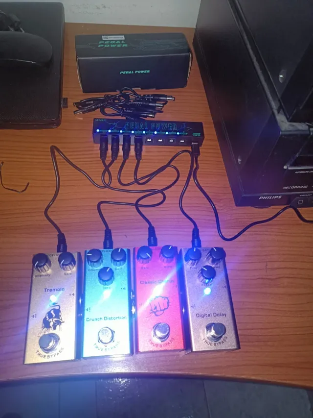 Alimentatore M-VAVE Pedal Power 8 uscite 9 volt