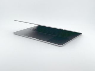 MacBook Pro 15" (2017) Intel Core i7 2.8GHz 4 núcleos - SSD 256GB - 16GB RAM - Gris Espacial