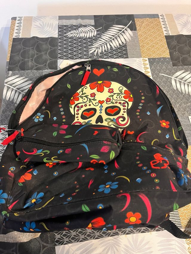 Mochila con estuche sin estrenar