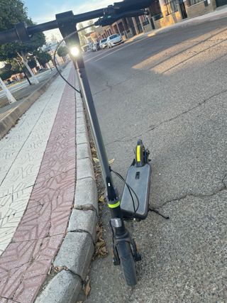 Patinete eléctrico D30 , está nuevo y solo 100 km.