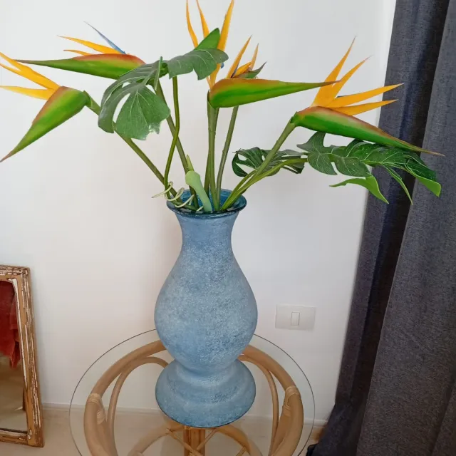 Mesa auxiliar ratán y cristal