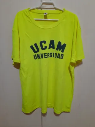 LOTE de 4 CAMISETAS DEPORTIVAS. Nuevas.