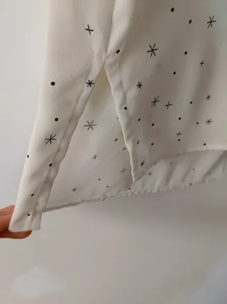 Blusa Mango color hueso estampado estrellas XS