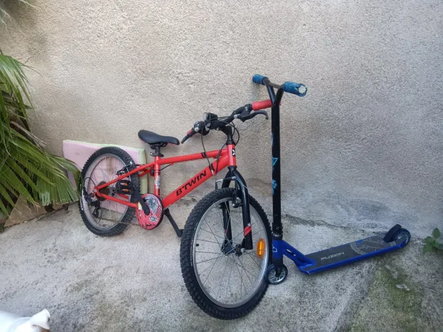 Bicicleta infantil BTWIN roja