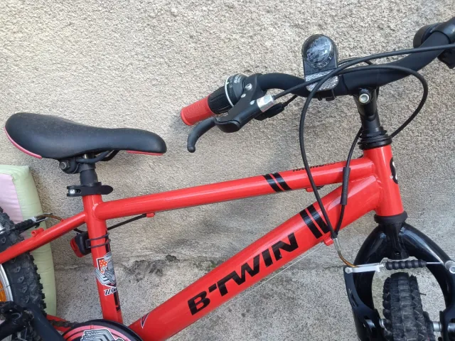 Bicicleta infantil BTWIN roja