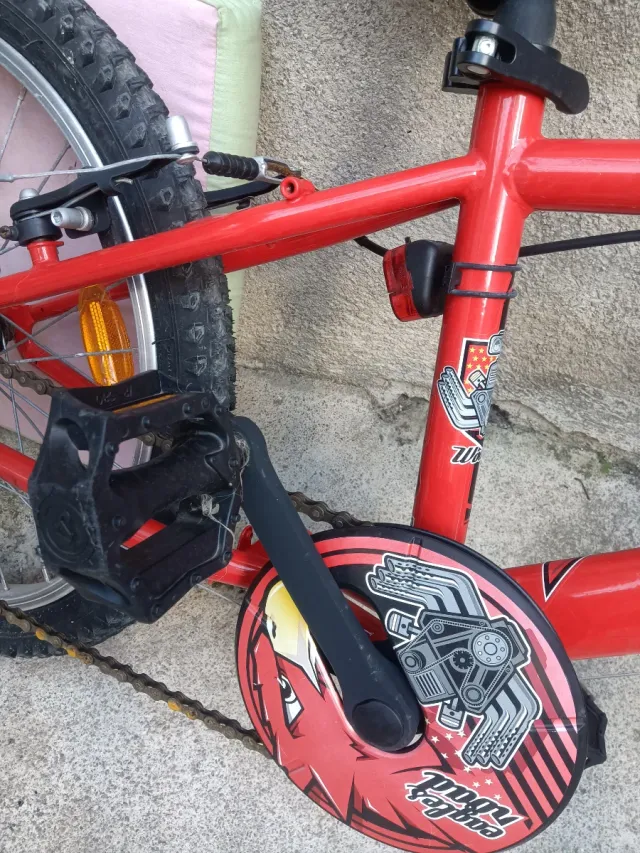 Bicicleta infantil BTWIN roja