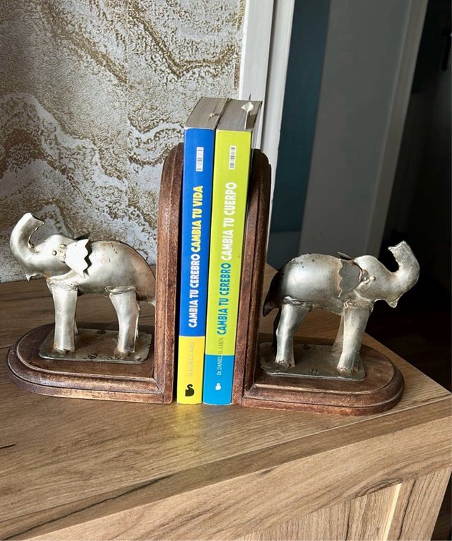 Fermalibri antichi in ferro e legno