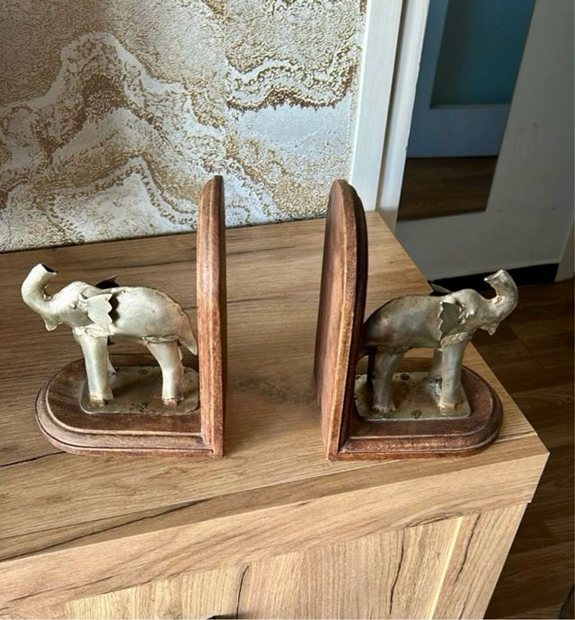 Fermalibri antichi in ferro e legno