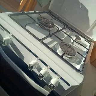 Cocina-horno Rommer 3 fuegos más campana