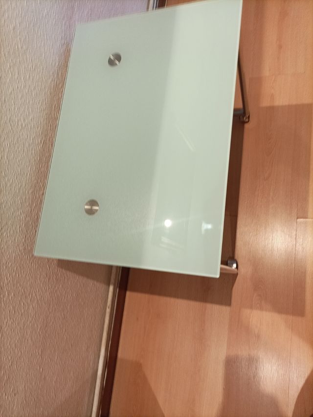 Mesa cristal y metal