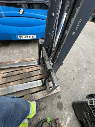 Mástil Hidráulico ATIB 2200kg con Desplazador
