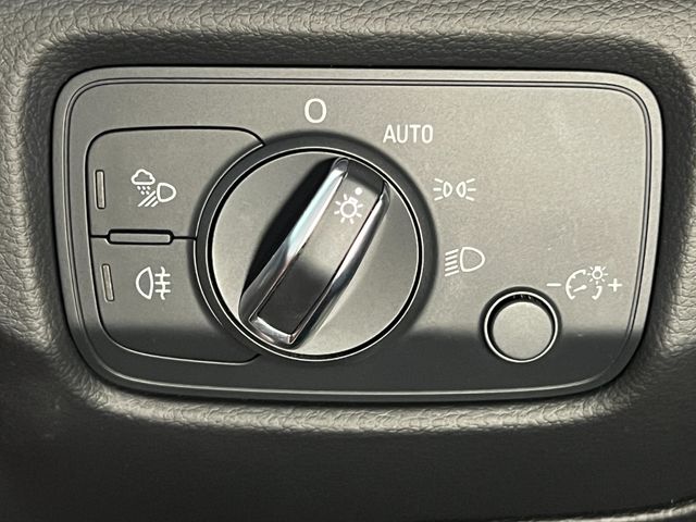 Audi A3 sport edition 1.5 TFSI CoD EVO Sedan