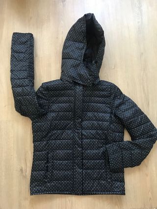 Plumífero Mango Casual con Lunares Blancos