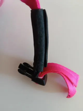 Casco rosa infantil con mariposas