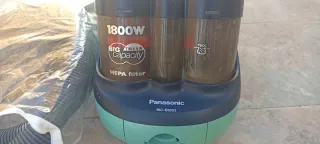 Aspirador verde y negro Panasonic