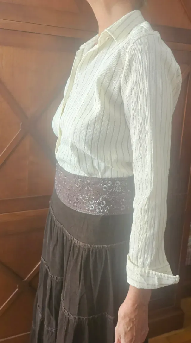 Camisa blanca con rayas finas