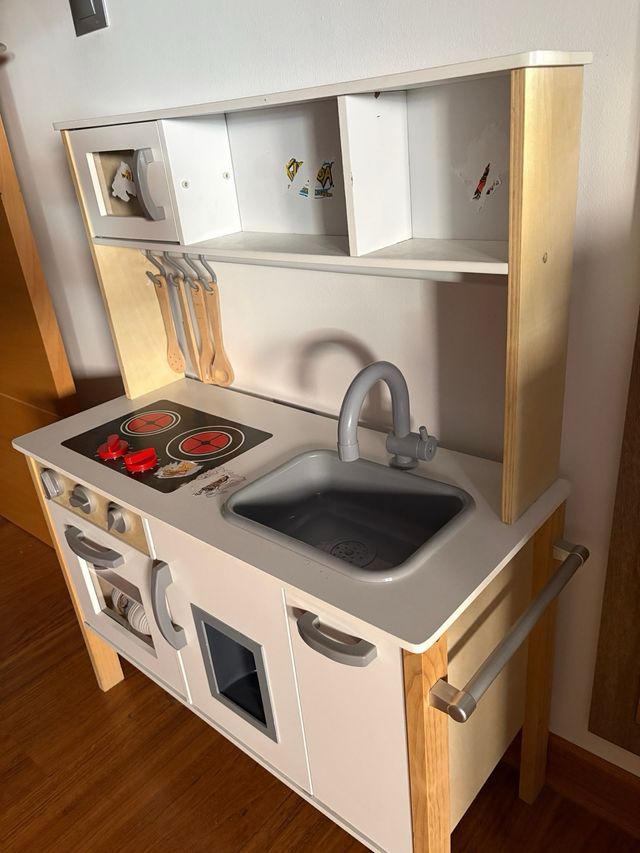 Cocina infantil de madera