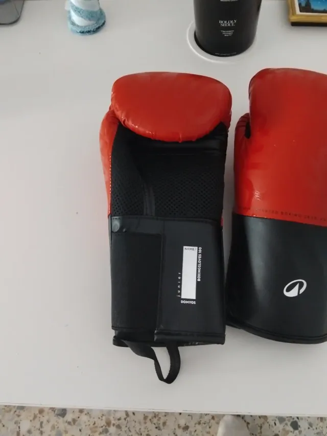 Guantoni da boxe rossi e neri