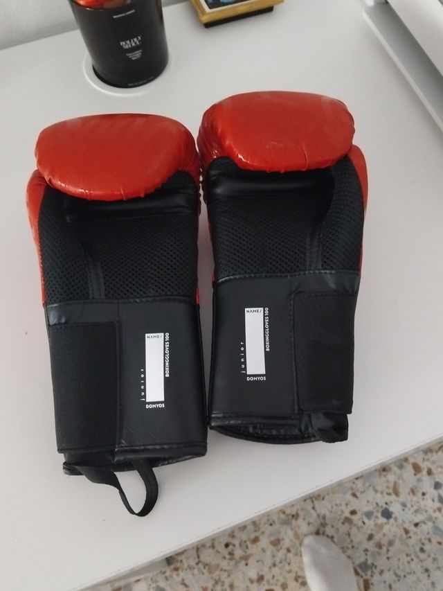 Guantoni da boxe rossi e neri