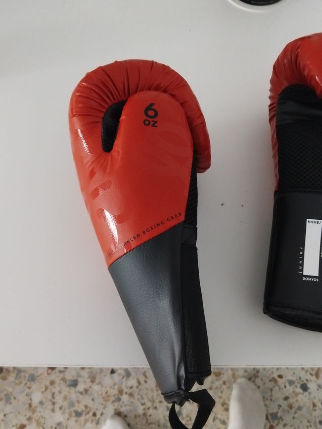 Guantoni da boxe rossi e neri