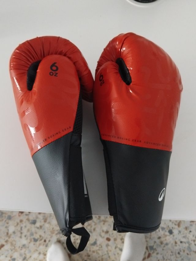 Guantoni da boxe rossi e neri